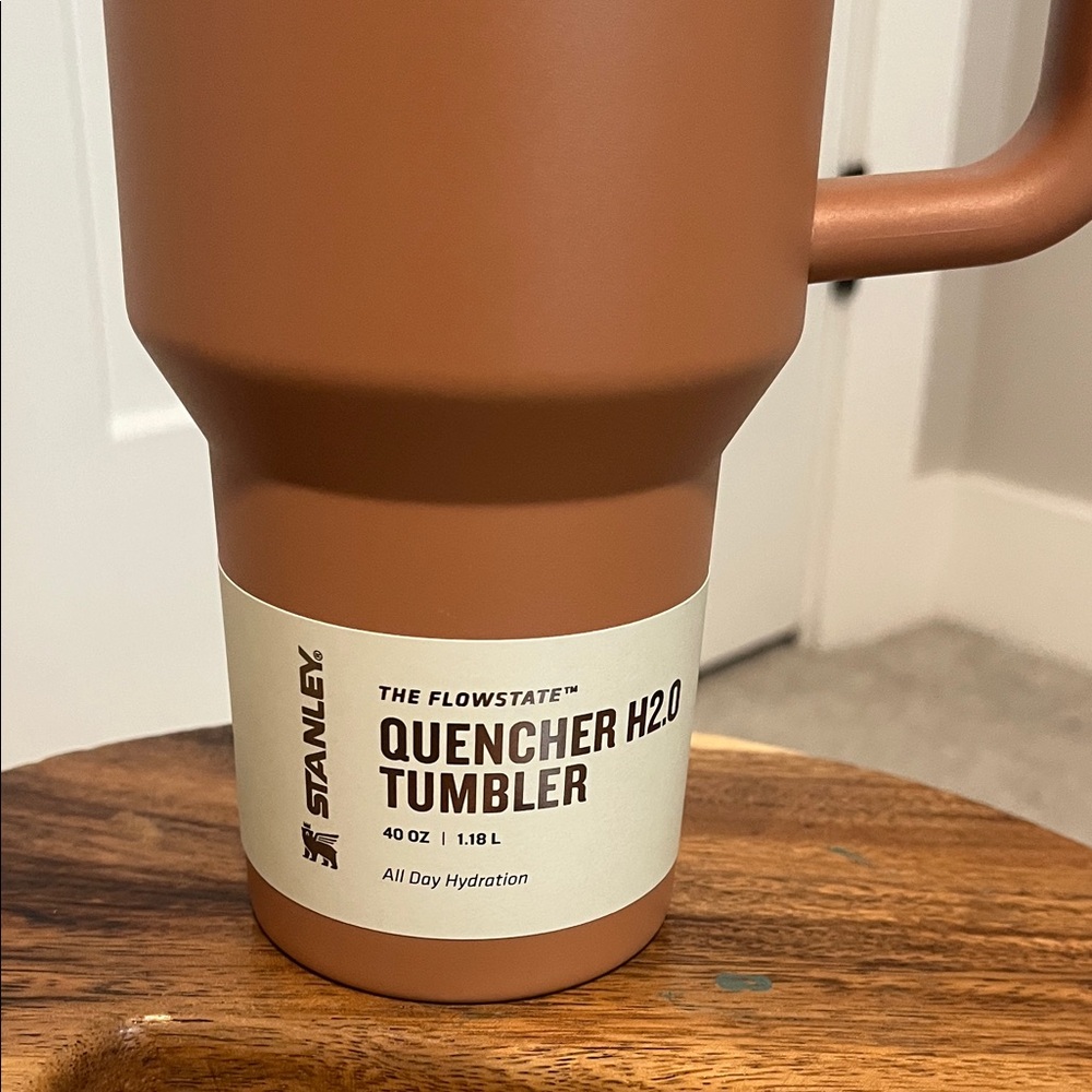 Stanley Quencher Tumbler in Toast with White Lid - Picture 2 of 3